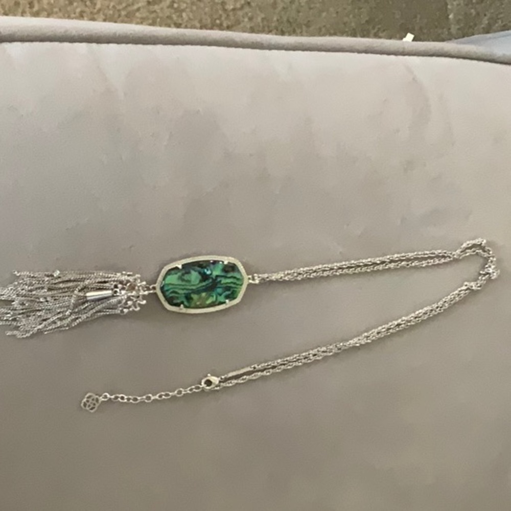 Kendra Scott necklace